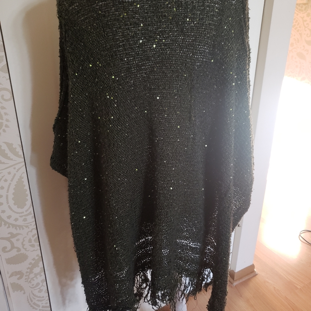 Ladies poncho - Picture 2 of 5